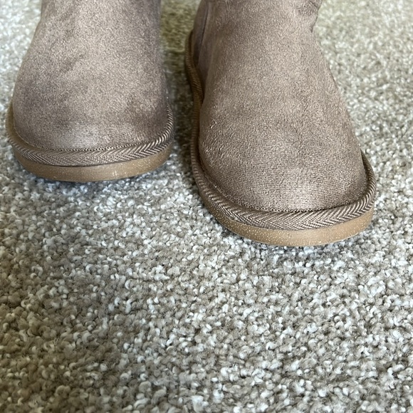 Casual Winter boots size 8 faux suede outer faux fur lining & lace up w Pom Pom - Picture 10 of 16